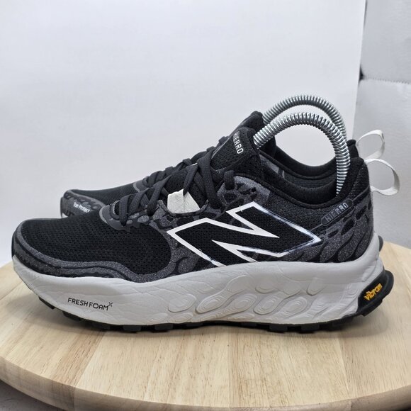New Balance Fresh Foam x Hierro v8 Womens sz7 Shoes Black Trail Vibram WTHIERK8 - Picture 1 of 8
